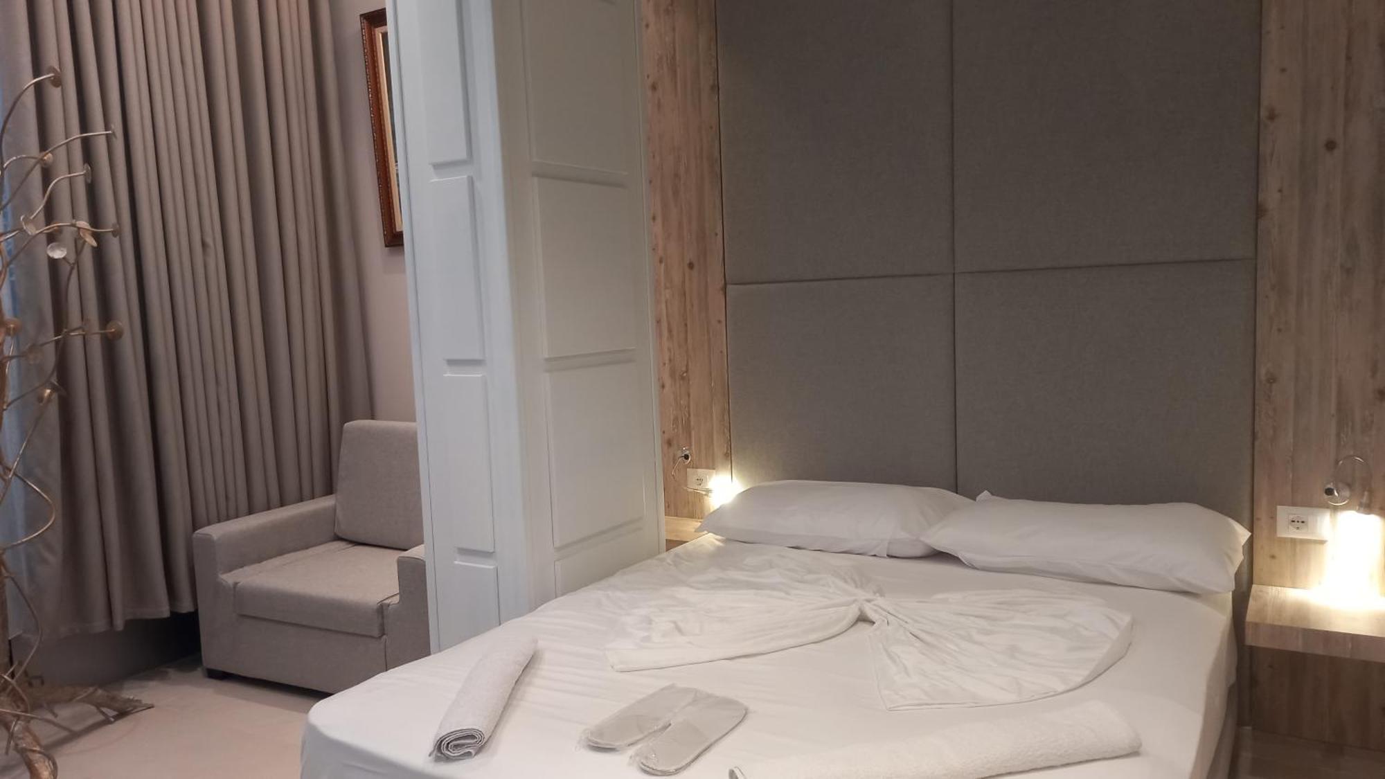 Hotel Aglon Vlore Ngoại thất bức ảnh